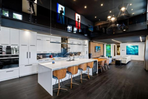 Modern City Loft in Downtown River District